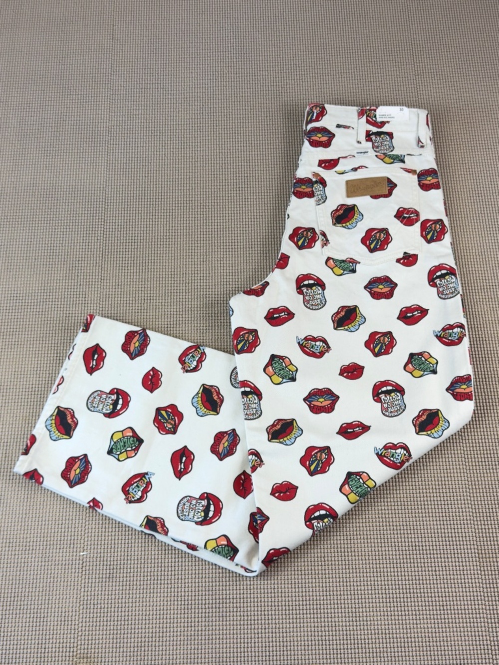 WRANGLER read my lips barrel 652 high rise size 30 wide leg rolling stone